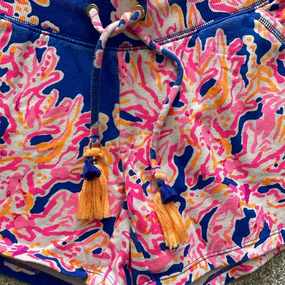 Lilly Pulitzer women’s shorts size XS - Picture 2 of 4